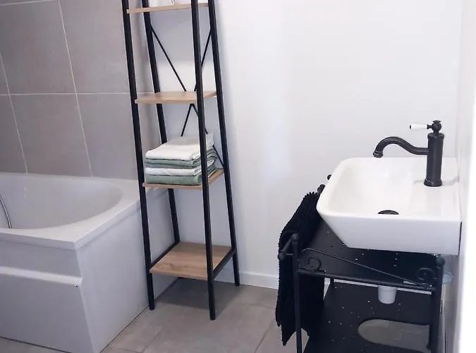 Le Petit Bambou لا روك-غاجياك